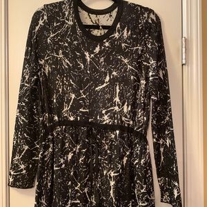 Light-weight Black & White Long Sleeve Sweater Dress. No Size